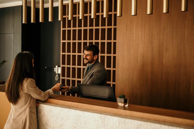 Hotel & Transfers