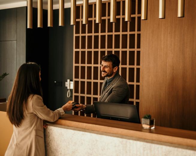 Hotel & Transfers